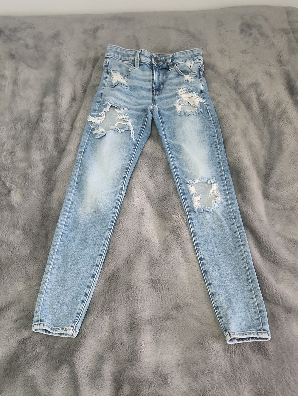 American Eagle Outfitters Light Blue Distressed Skinny Jeans